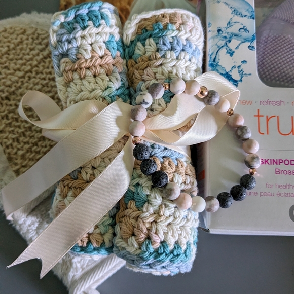 True Glow Conair + Wellness & Spa bundle - Picture 6 of 10